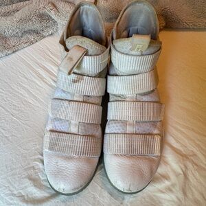 Sz 11.5 Lebron James Soldier Nike ZOOM basketball shoes